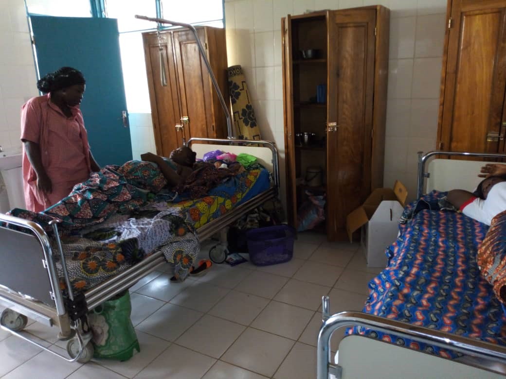 Patientes dans lits IMG 20190102 WA0001